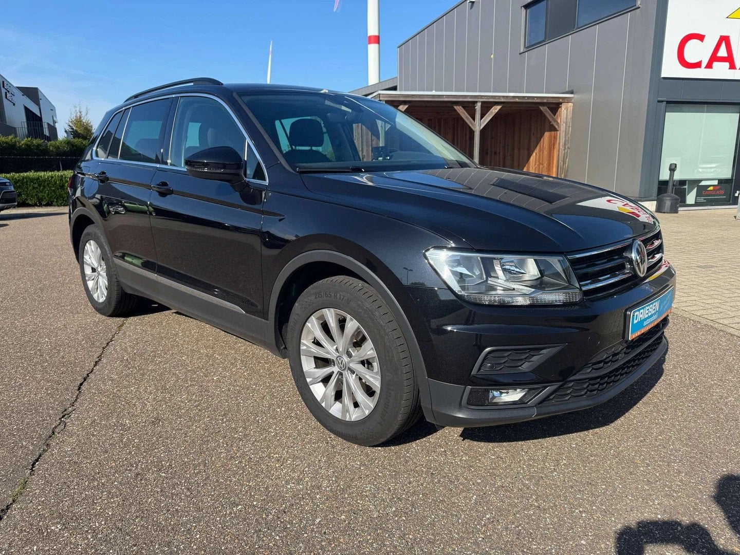 Volkswagen Tiguan Tiguan 1.5 TSI DSG/Navigatie/PDC/Trekhaak/, Stof, 4 cilinders, Zwart, 5 zetels