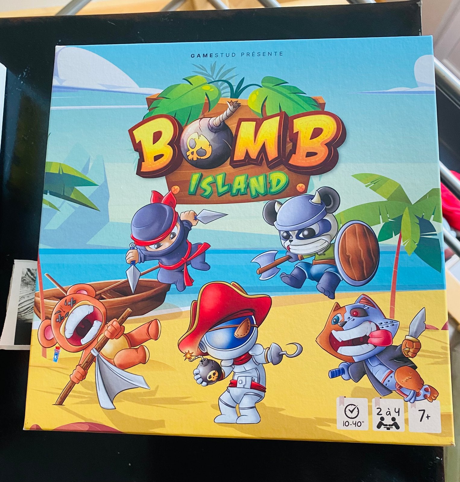 Bomb Island jeu de société 7+, Trois ou quatre joueurs, Enlèvement, Neuf