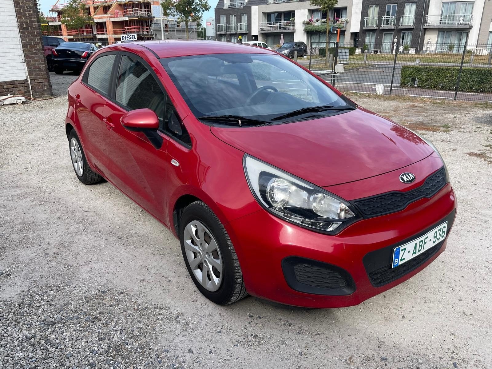 Kia New Rio Bullman 1.3i EU5 5vit 5d Gekeurd, Autos, Kia, Rouge, Euro 5, Achat, Rétroviseurs électriques