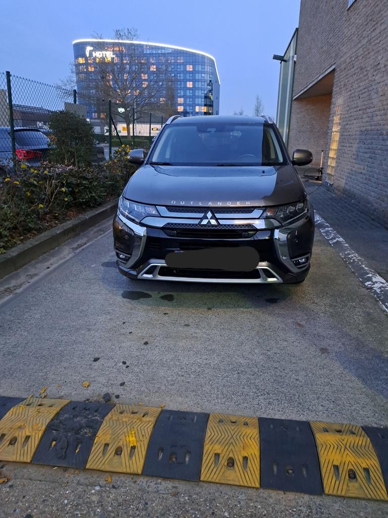 Mitsubishi Outlander phev 2021 - trekhaak - 86000km, Auto's, Mitsubishi, Particulier, Outlander, Android Auto, Bluetooth, Cruise Control