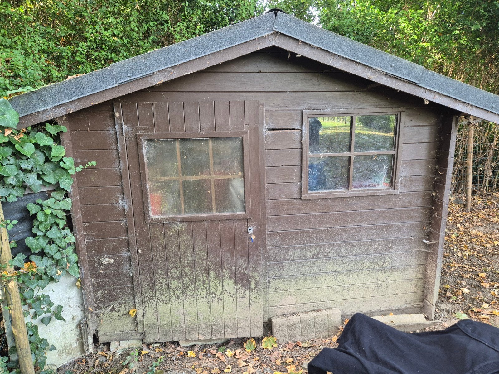 cabane eb bois, Enlèvement