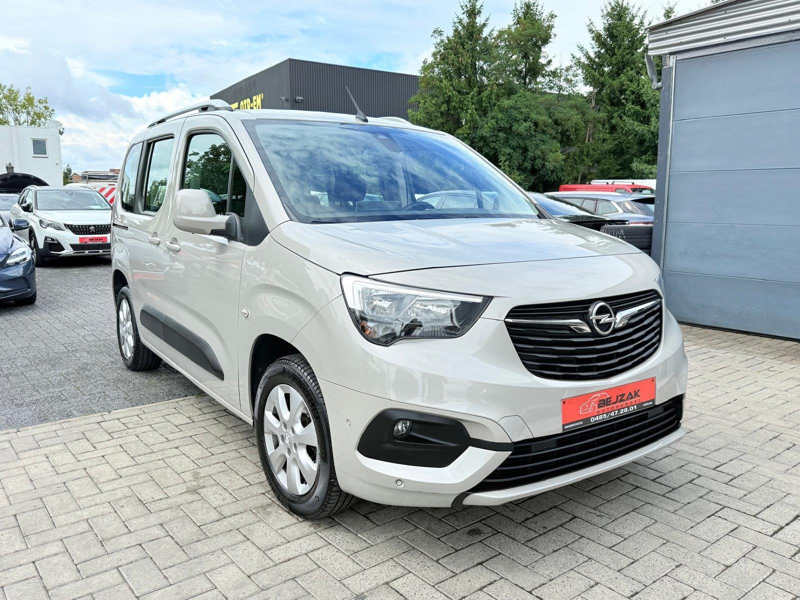 Opel Combo life 1.2i turbo Nieuwstaat 2020 Face-lift led, Auto's, Opel, Euro 6, Bedrijf, Handgeschakeld, https://public.car-pass.be/vhr/b875fff0-3d61-4c3c-83f1-a1325e8b9f30