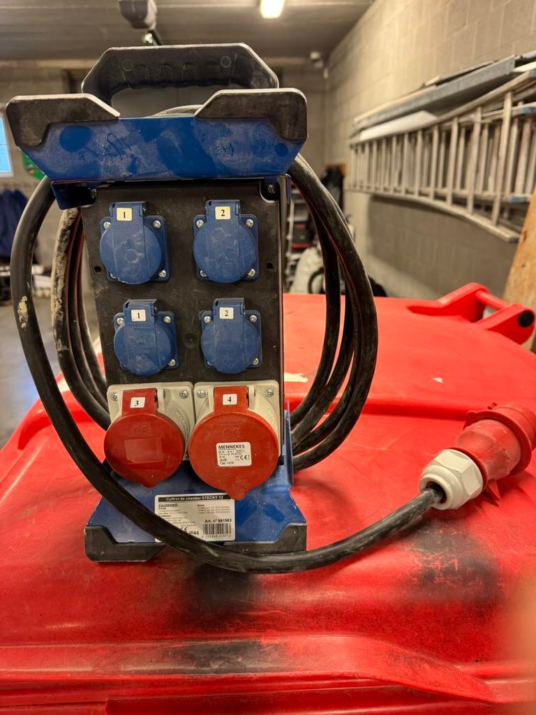 Elektrisch verdeelkastje, Ophalen, Zo goed als nieuw, Stekker