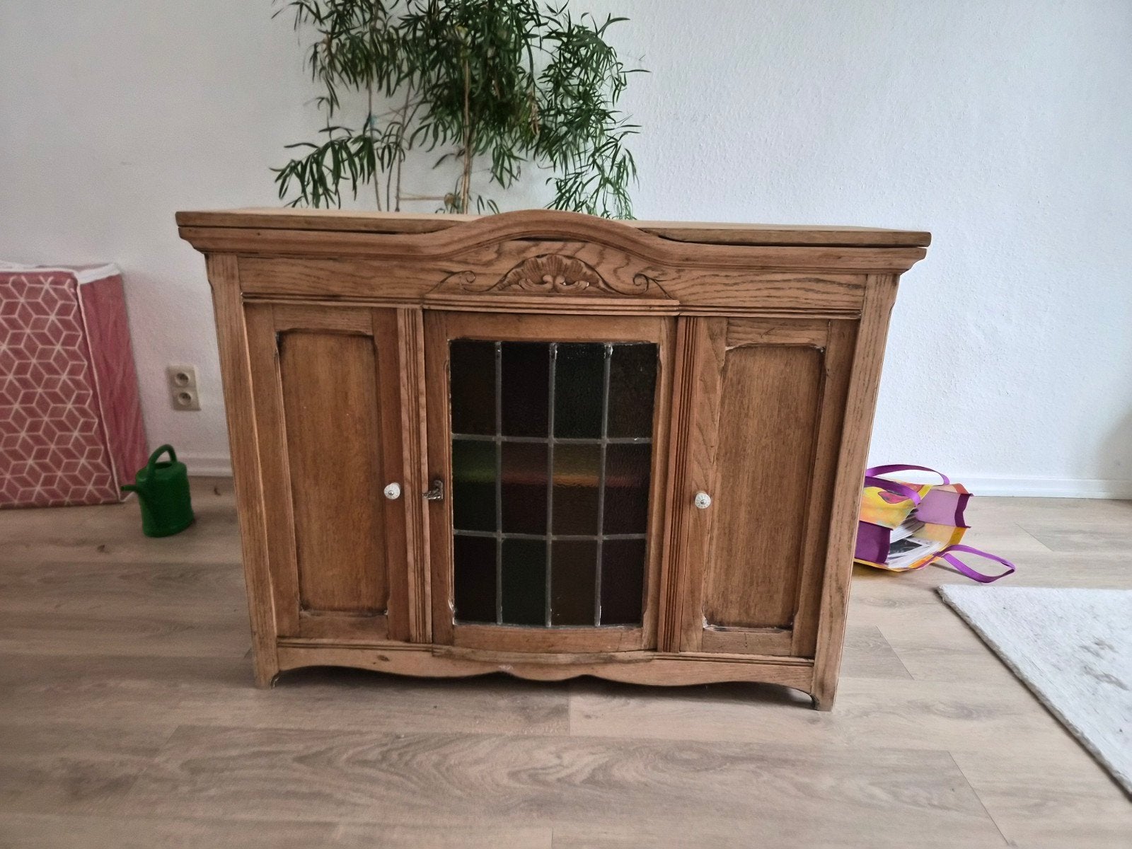 Petit buffet rustique en bois massif avec porte vitrée, Enlèvement