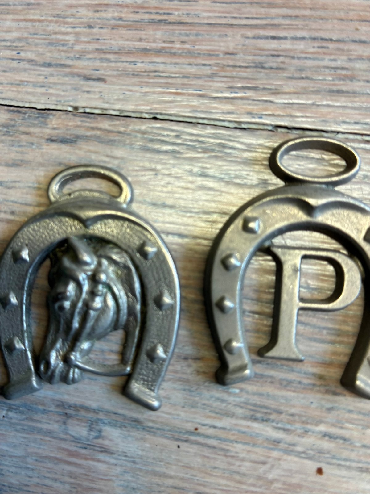 2 Hangers hoefijzer paard, Verzenden, Zo goed als nieuw