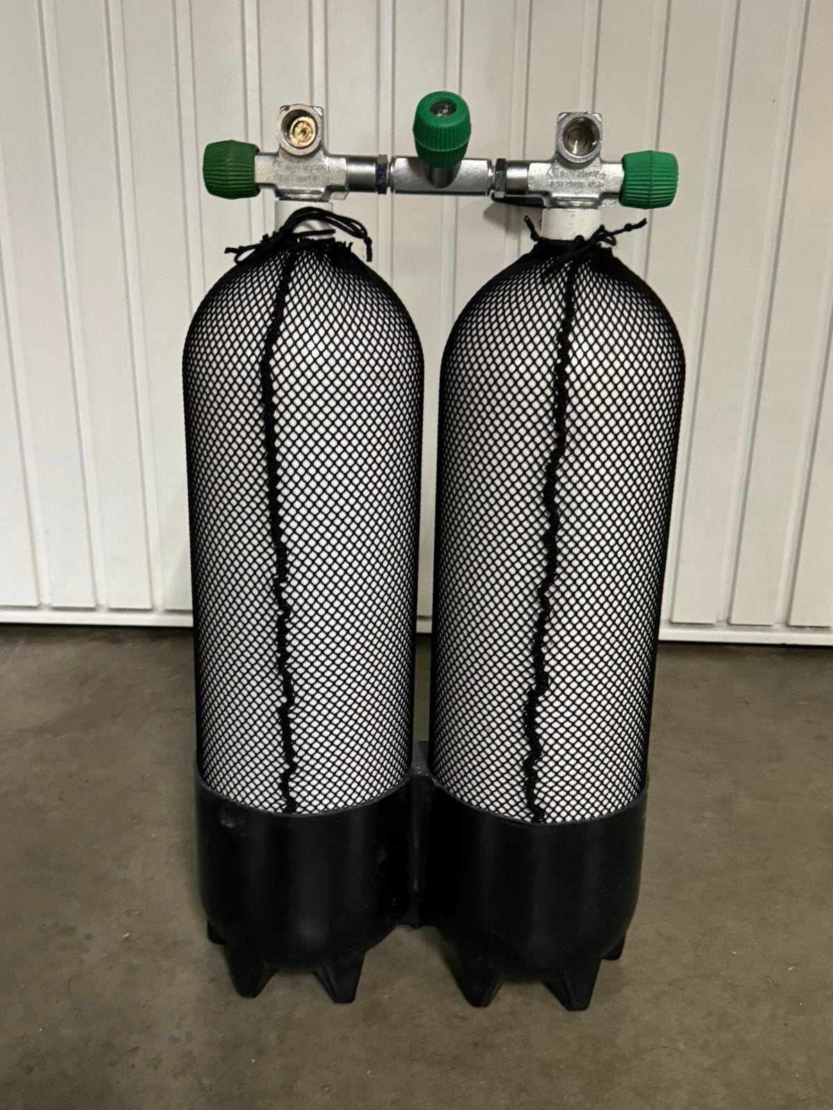 Duikfles 2x10L 230 bar - hydraulisch gekeurd 7/2025, Watersport en Boten, Ophalen, Zo goed als nieuw, Duikfles