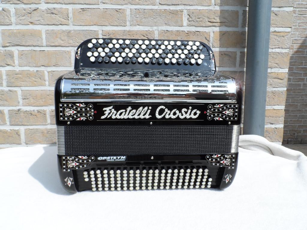 Dernier modèle de Fratelli Crosio (voir photo), Musique & Instruments, Autres marques, Comme neuf, Enlèvement, Avec bretelles