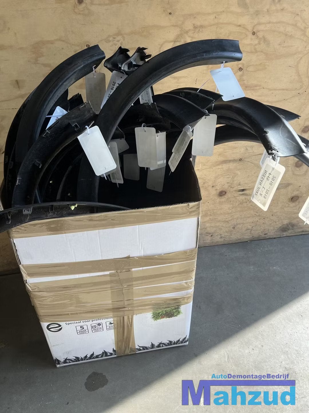 NISSAN JUKE F15 wielrand sierrand 2010-2019, Takashima 1-chome 1-1
220-8686  Yokohama, NISSAN_SR@mail.nissan.co.jp, Nissan, Gebruikt