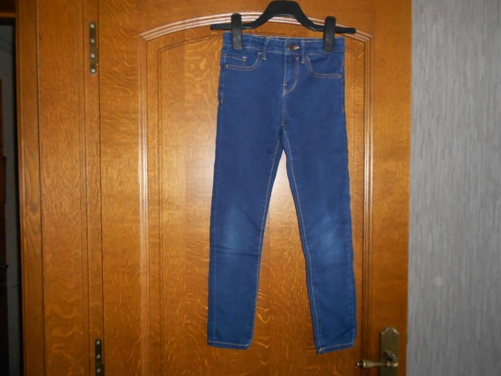 donkerblauwe jeansbroek mt 134 Here+There, Broek, Gebruikt, Meisje, Ophalen of Verzenden