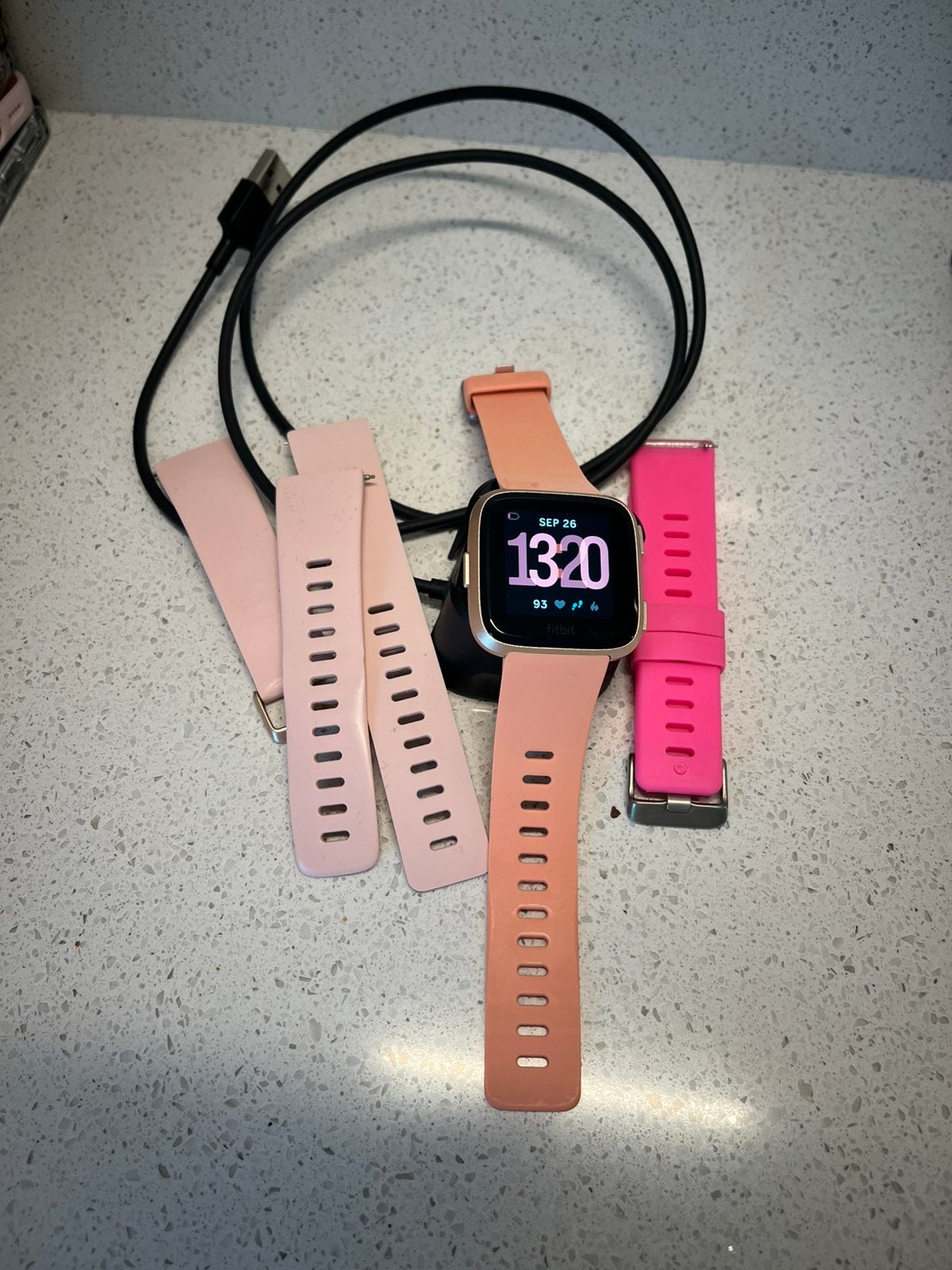 Fitbit Versa avec plusieurs sangles, Enlèvement ou Envoi, Comme neuf