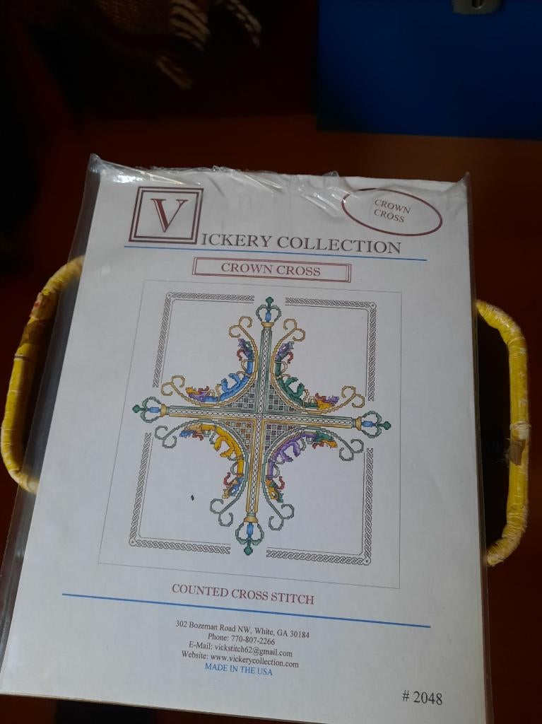 Couronne cruciforme de la collection Vickery #2048, Enlèvement ou Envoi, Comme neuf, Broderies à la main, Patron