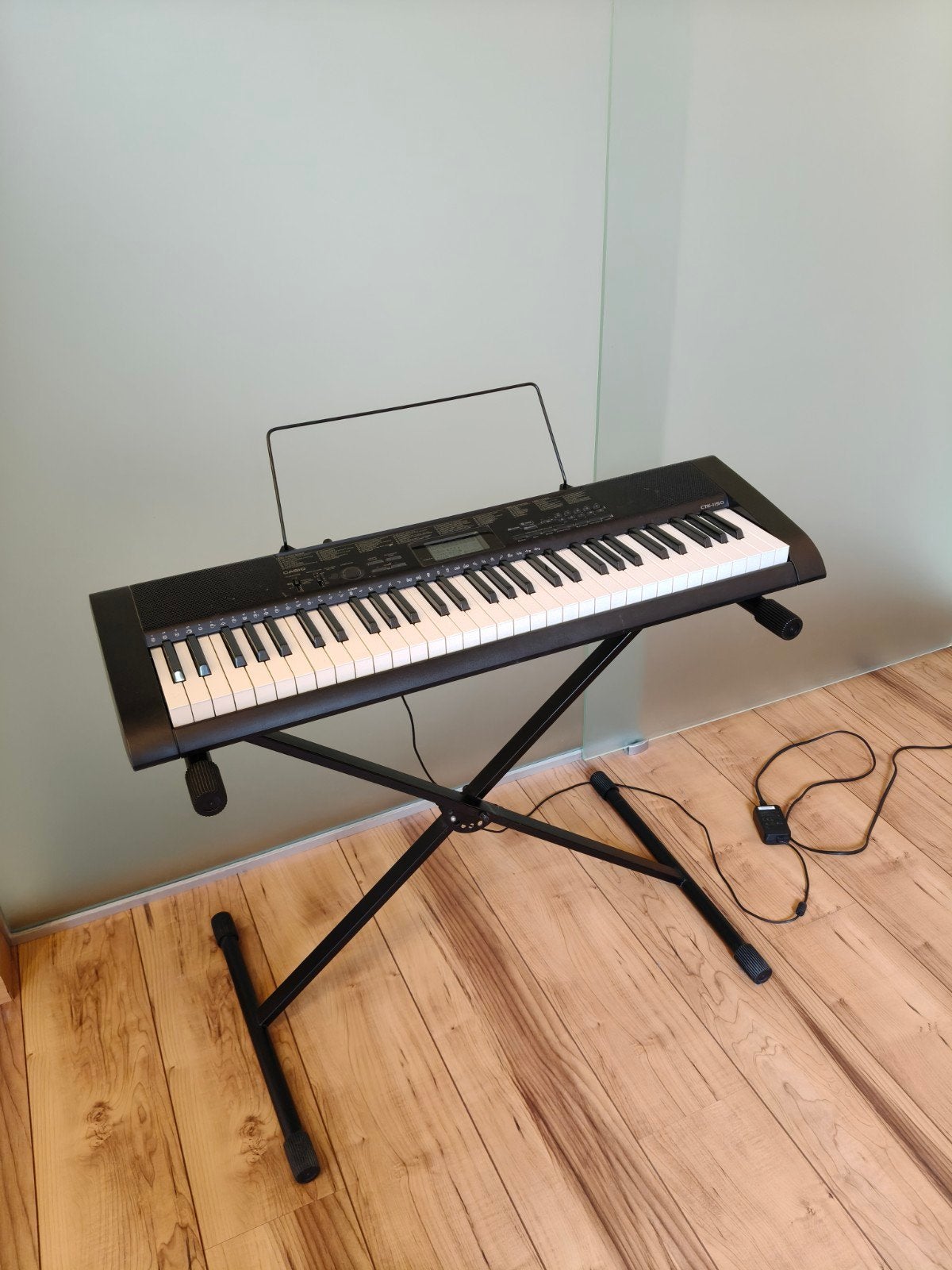 Synthesizer CASIO CTK-1150, Muziek en Instrumenten, Ophalen, Casio, Met standaard, 61 toetsen