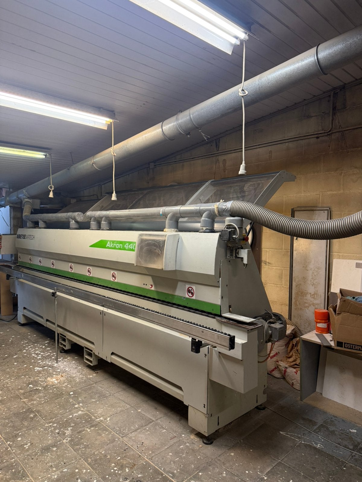 ENCOLLEUSE BIESSE AKRON 440, Articles professionnels, Machines & Construction | Travail du bois, Enlèvement