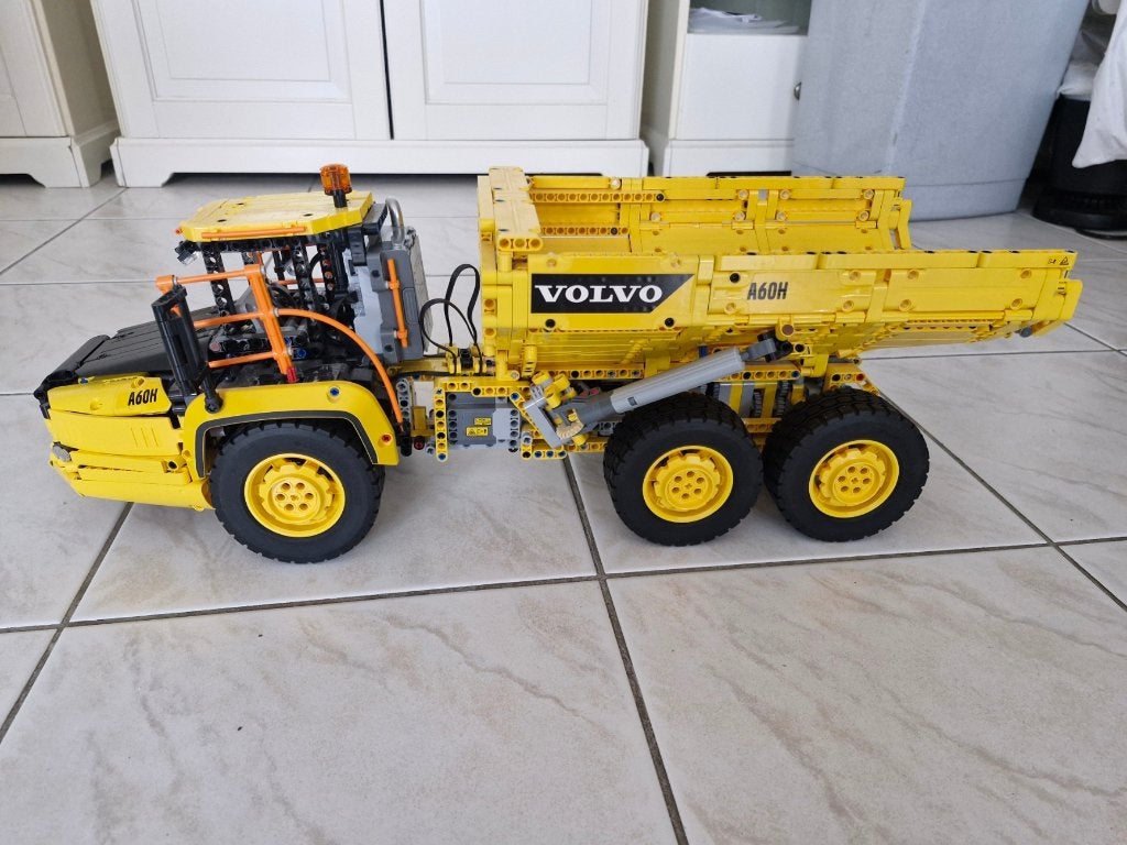Camion Volvo 6x6 avec remorque à benne basculante LEGO 42114, Enlèvement ou Envoi, Lego, Ensemble complet, Comme neuf