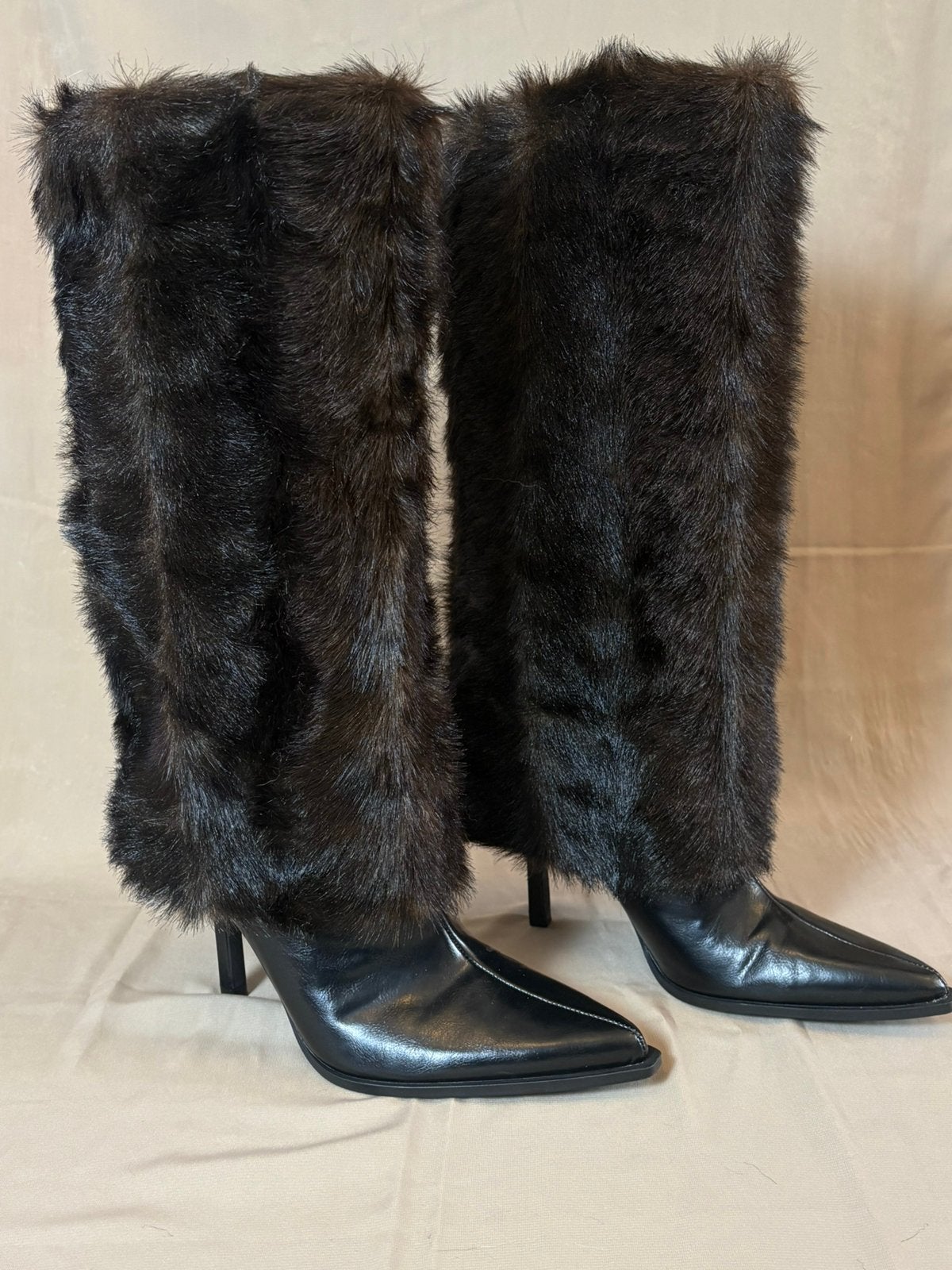 Bottines à talon avec fourrure bershka pointure 38, Kleding | Dames, Ophalen of Verzenden, Zo goed als nieuw
