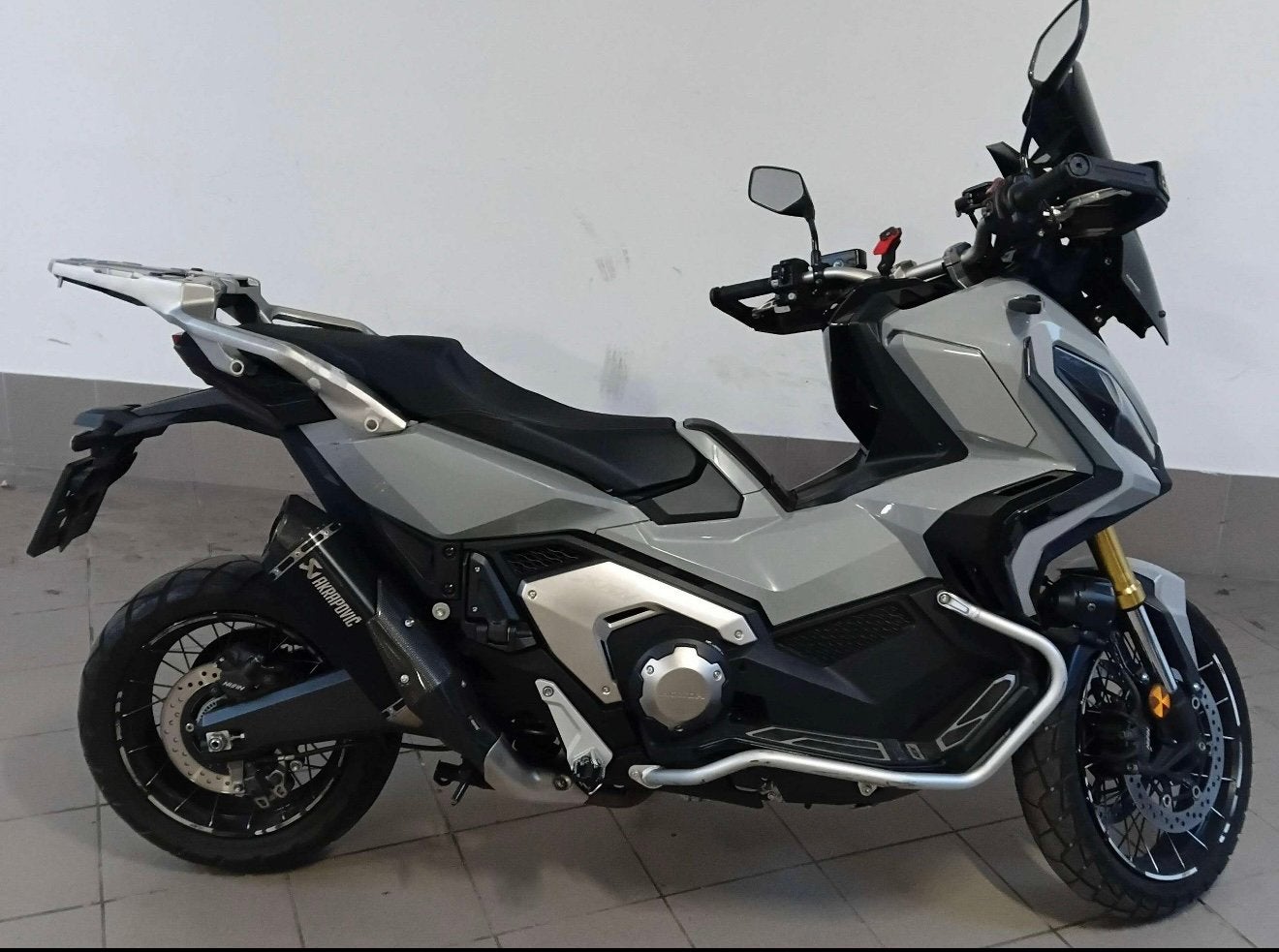 Honda X-ADV 750, Motos, Enlèvement