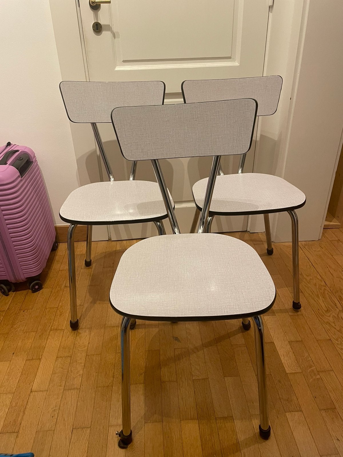Trois chaises en formica, Maison & Meubles, Enlèvement, Comme neuf, Trois