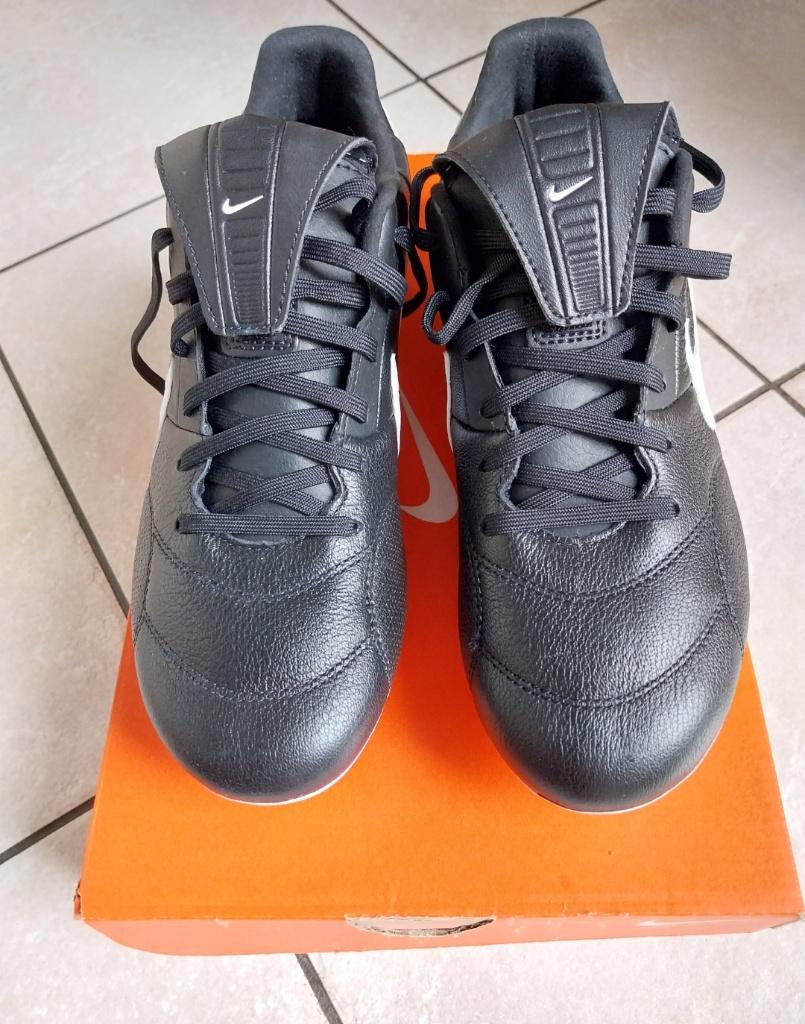 Chaussures football NIKE CUIR NEUVES, Neuf, Enlèvement ou Envoi, Nike, Chaussures de sport