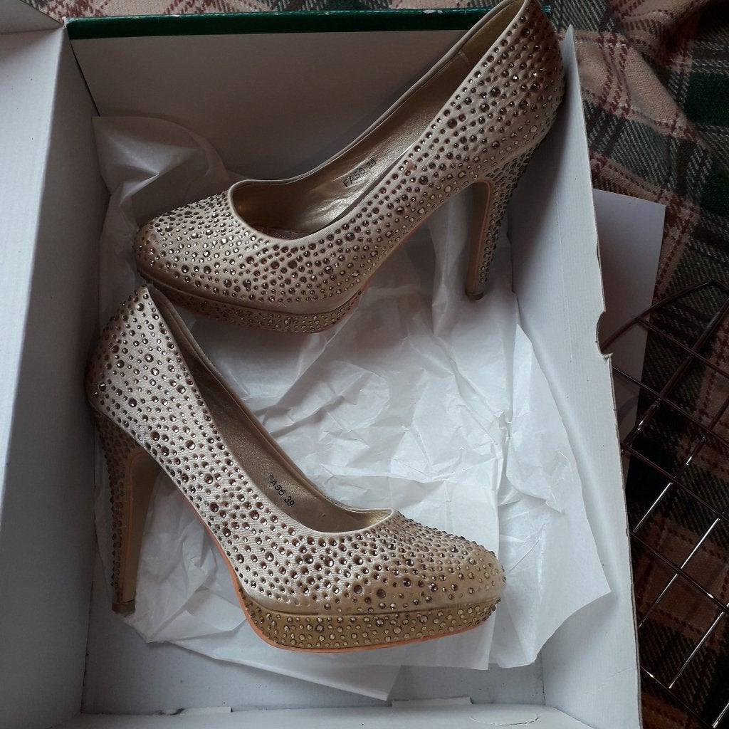 schoenen, Vêtements | Femmes, Chaussures, Beige, Comme neuf, Chaussures basses, Envoi