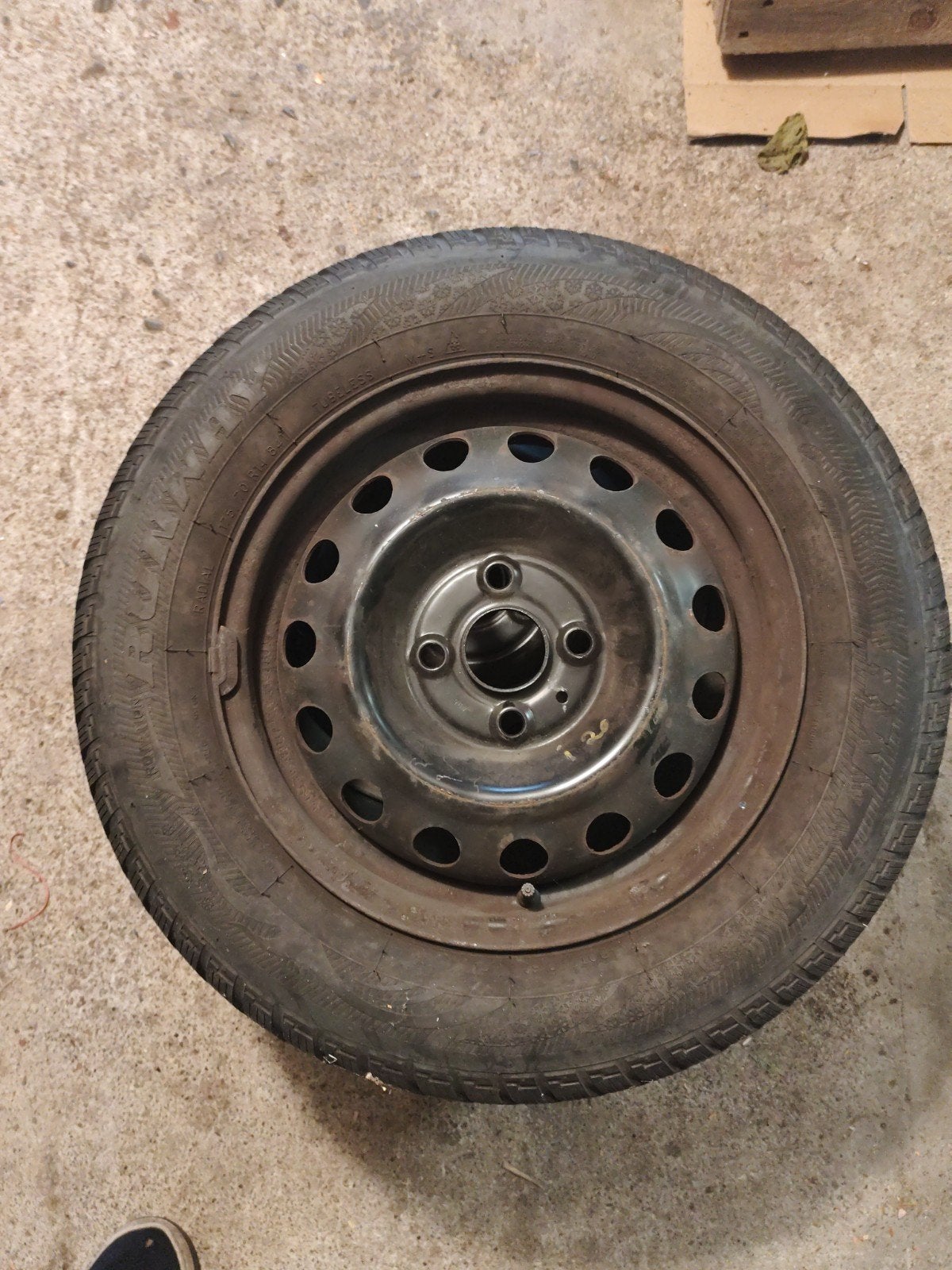 jantes d hiver hyundai i20 dont 2 pneus 14 pouces ,175/70/14, 14 pouces, Pneus et Jantes, Pneus hiver, 175 mm