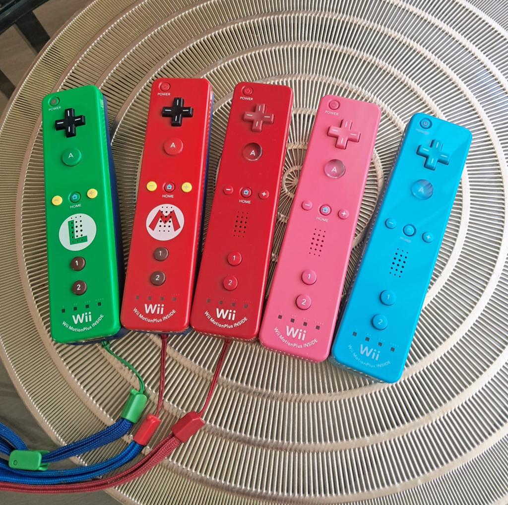 Diverse originele controllers Nintendo Wii Mario, Games en Spelcomputers, Spelcomputers | Nintendo Consoles | Accessoires, Ophalen