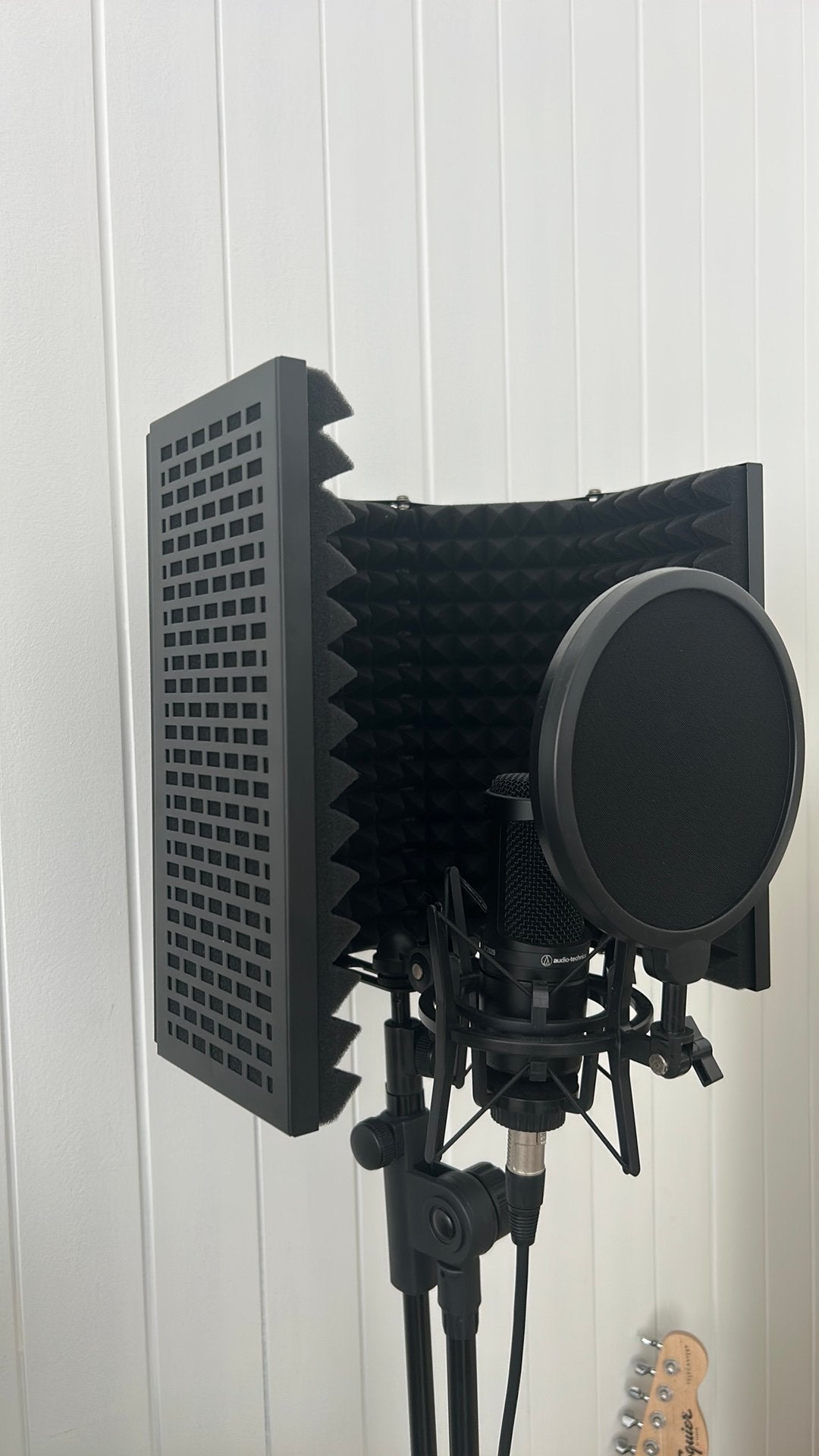 Microphone audio technica at2020 + pied et coque isolation, Enlèvement, Comme neuf