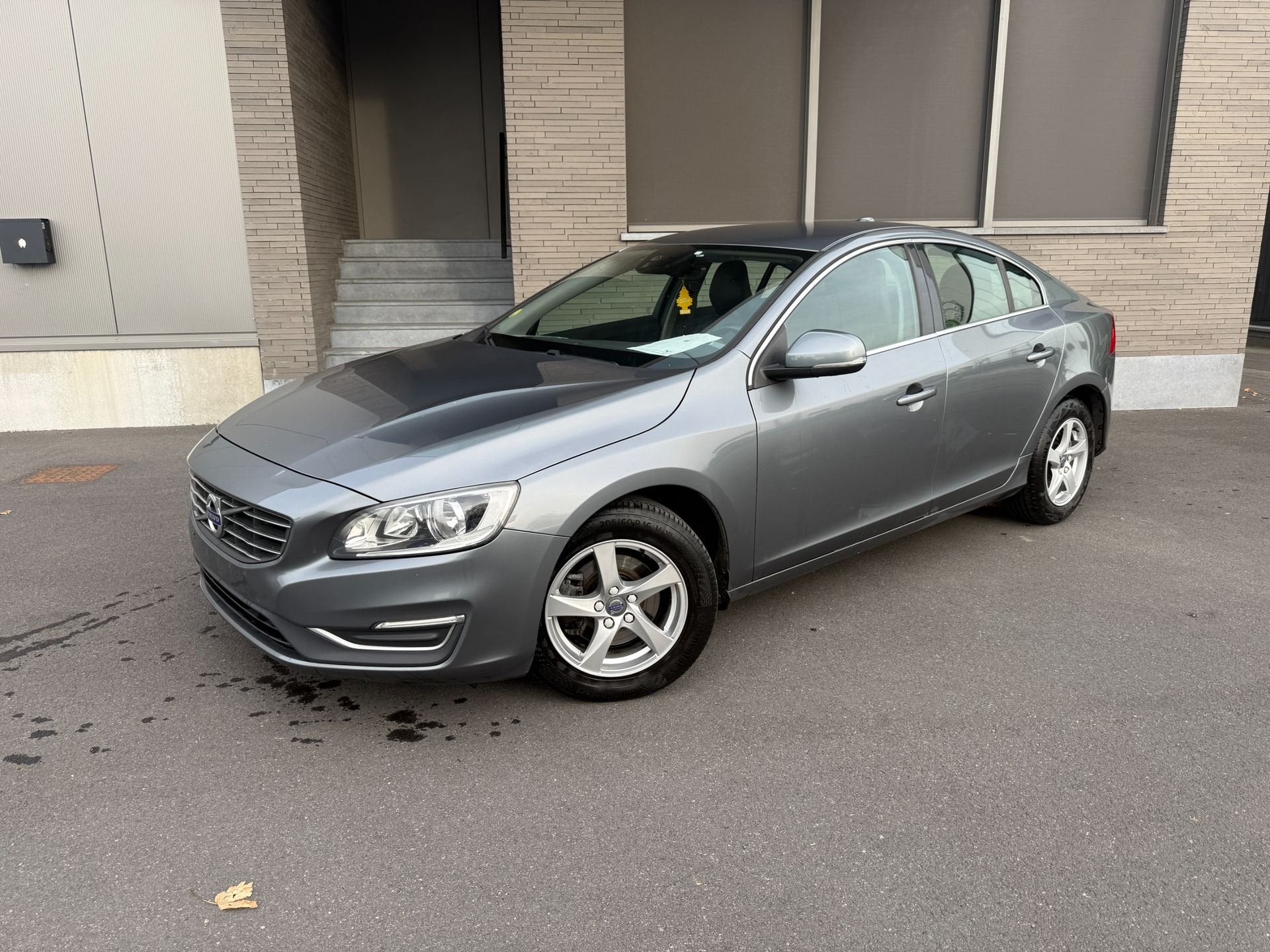 Volvo S60, Auto's, https://public.car-pass.be/vhr/879512a7-b99d-4abf-9e0b-e7ef89555d71, S60, Zilver of Grijs, BTW verrekenbaar