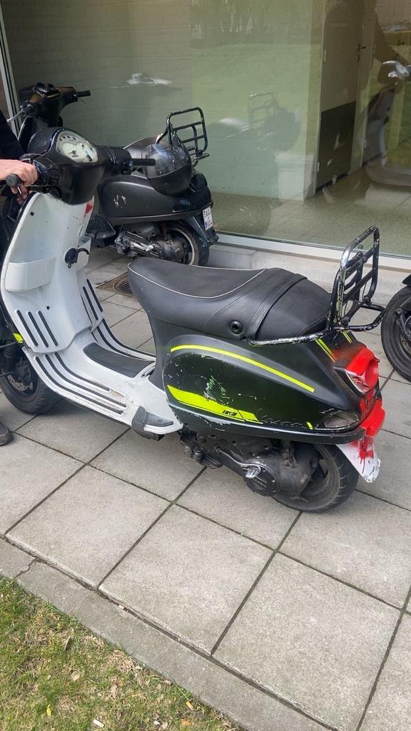 Vespa lx50 zonder papieren, Fietsen en Brommers, Scooters | Vespa, Ophalen, Zo goed als nieuw