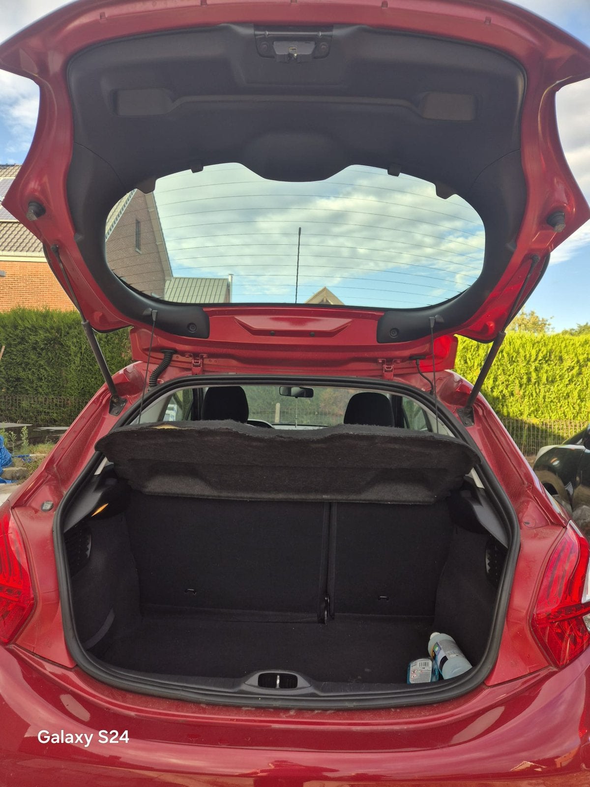 Peugeot 208, Autos, Rouge, Achat, 50 kW, Boîte manuelle