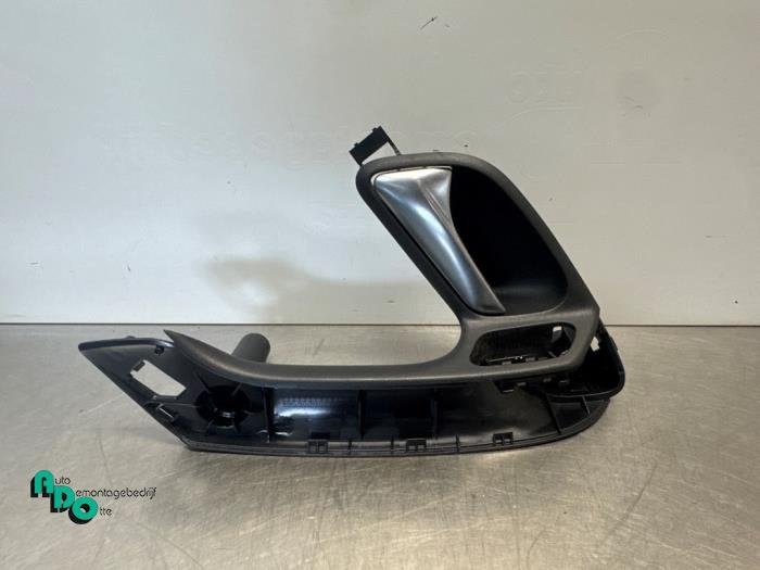 Poignée portière 2portes gauche d'un Volkswagen Polo (Polo, Autos : Pièces & Accessoires, Volkswagen, -, 3 mois de garantie, Utilisé