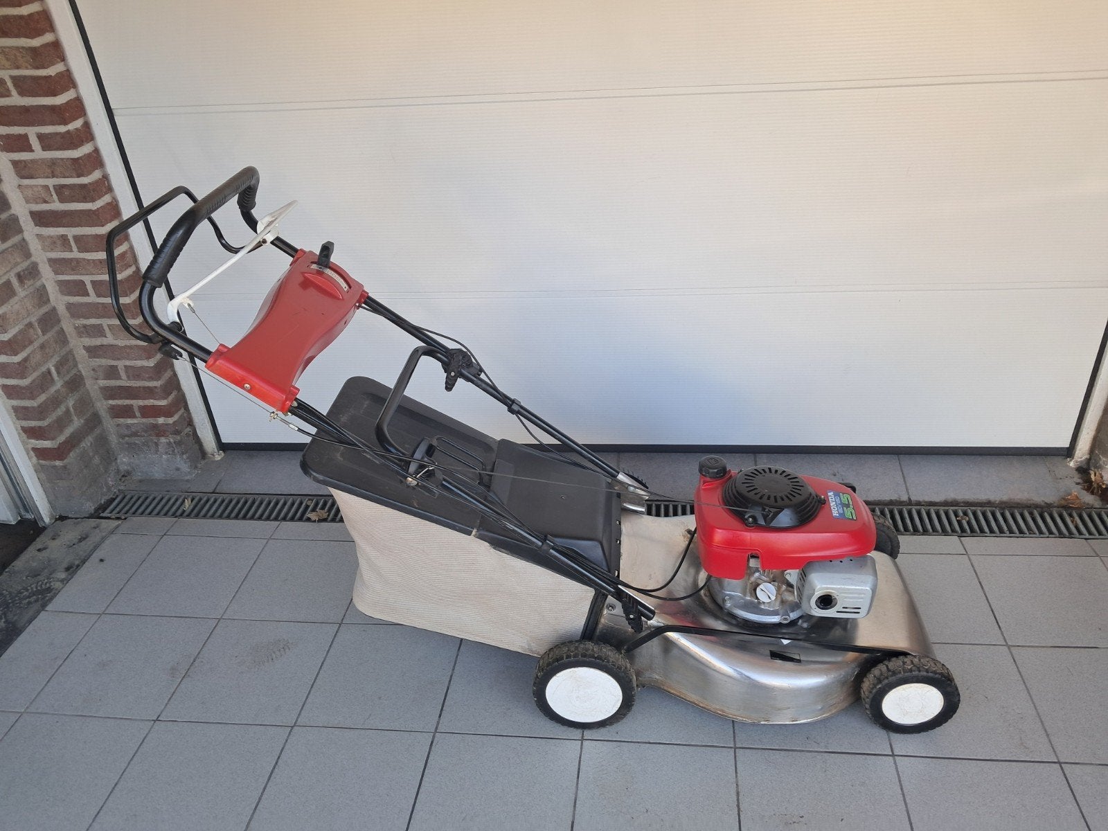 HONDA 5,5 CH, PLATEAU EN ACIER INOXYDABLE, Jardin & Terrasse, Honda., Tondeuse rotative, Bac de ramassage, Tondeuses à gazon à essence