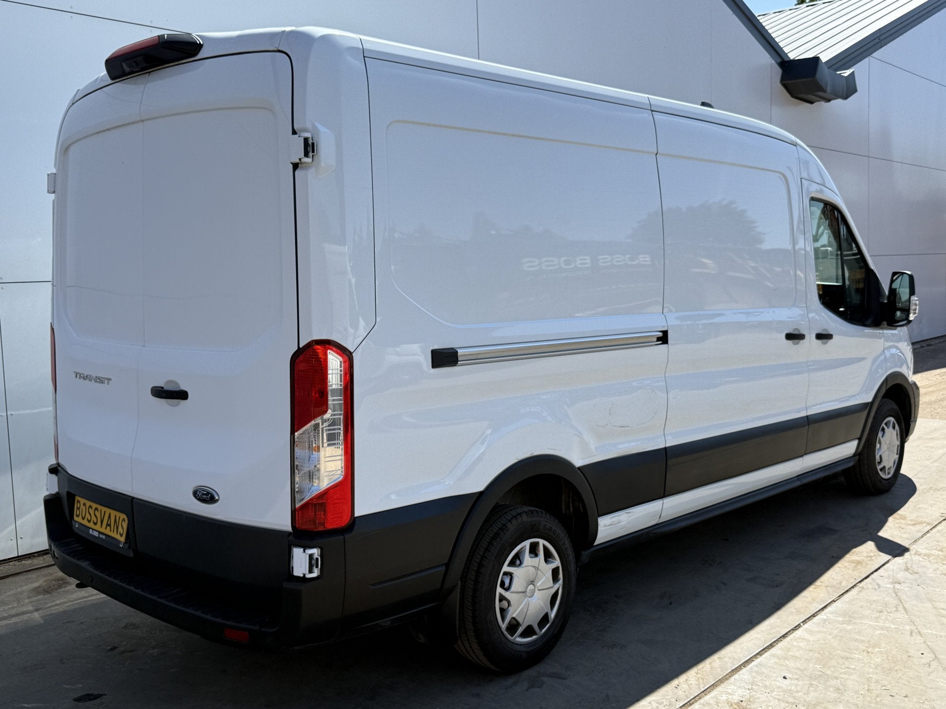 Ford Transit 2.0 TDCI 130PK L3H2 Airco Cruise control Parkee, Auto's, Bestelwagens en Lichte vracht, Voorwielaandrijving, Stof
