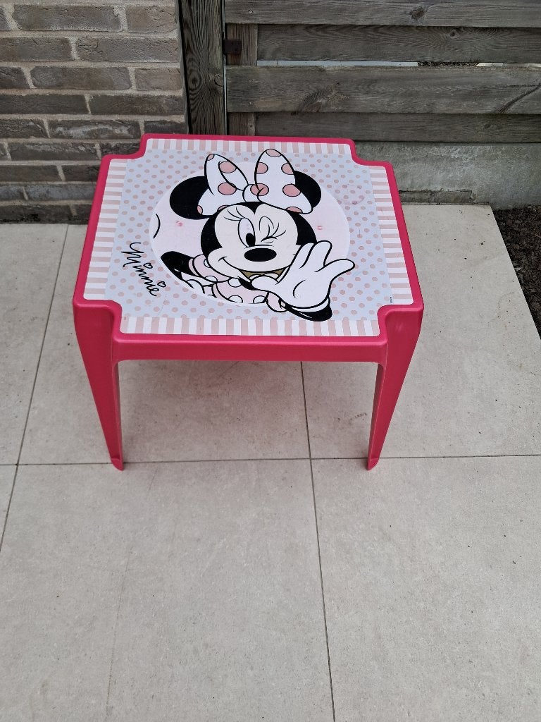 Tafel Minnie Mouse + 2 stoelen - apart of als set te koop, Ophalen, Gebruikt