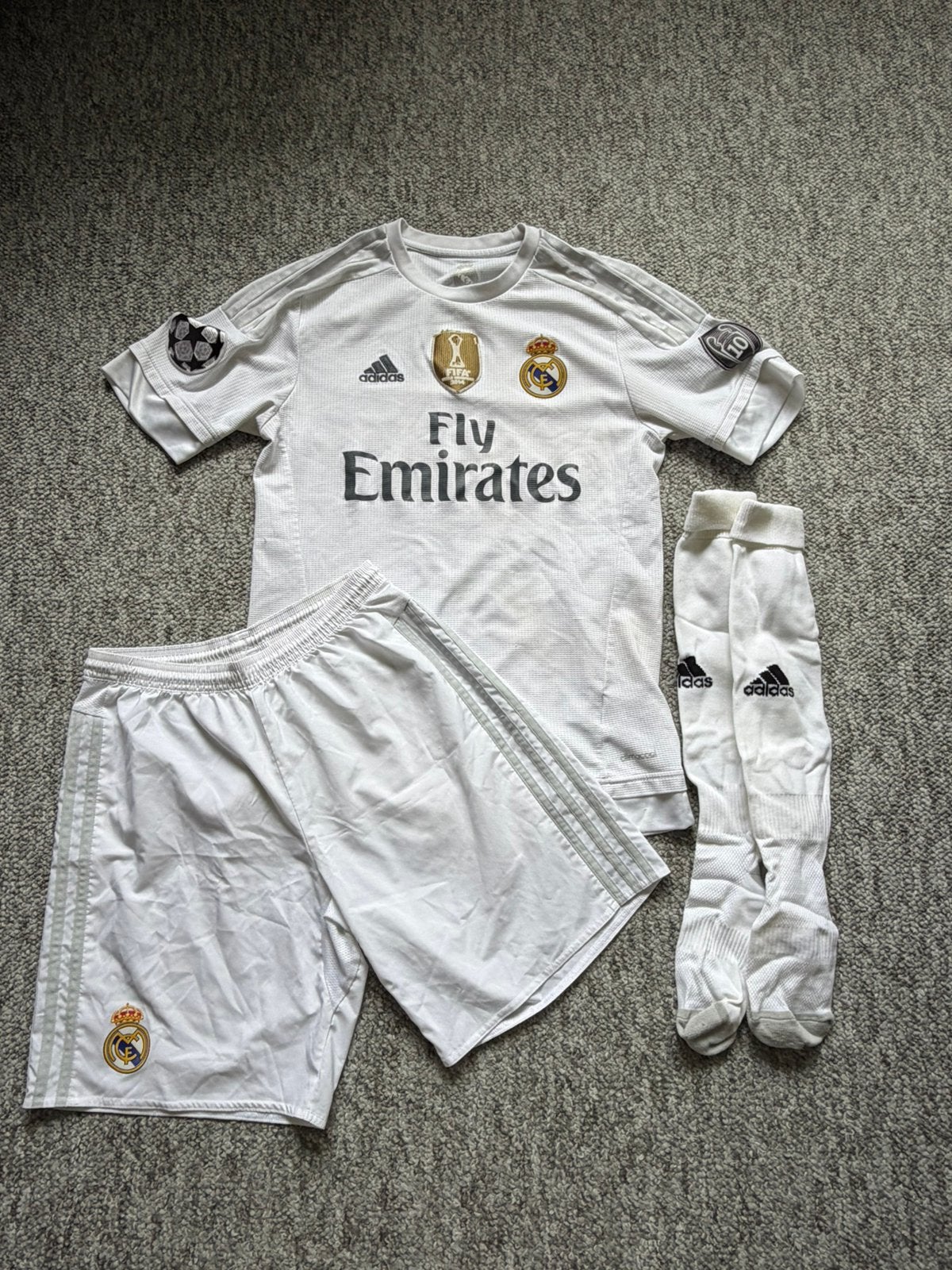 Officiële trainingspak en sokken Real Madrid, Maat S, Ophalen of Verzenden, Zo goed als nieuw, Shirt