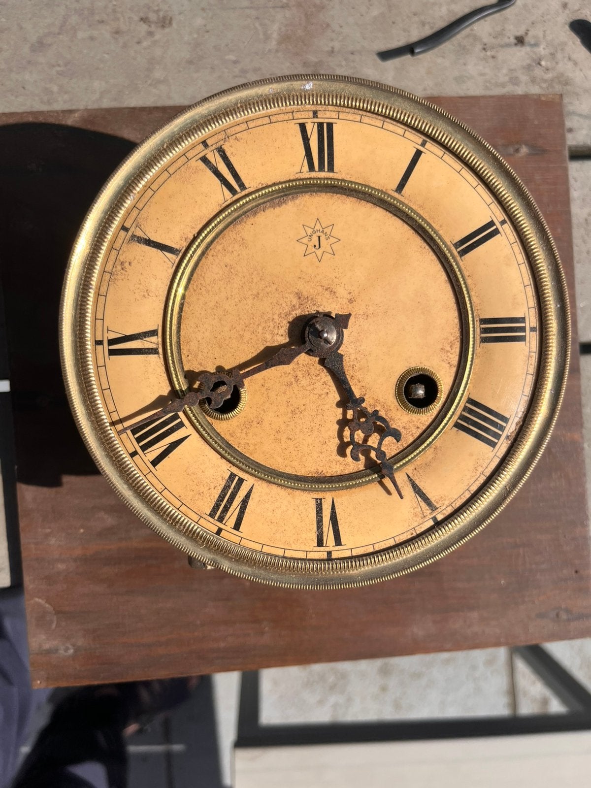Uurwerk binnen materiaal, Ophalen