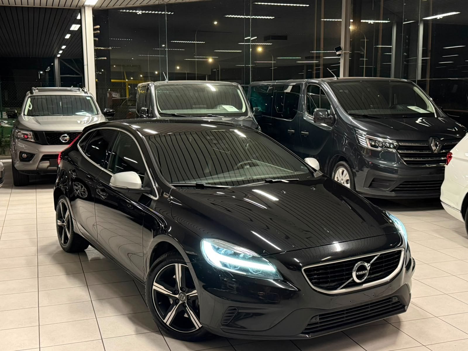 Volvo V40 R-Design Automatique 2.0D 88kW Euro 6d-T-E-ISC, Autos, Volvo, Achat, 87 kW, Euro 6, Entreprise