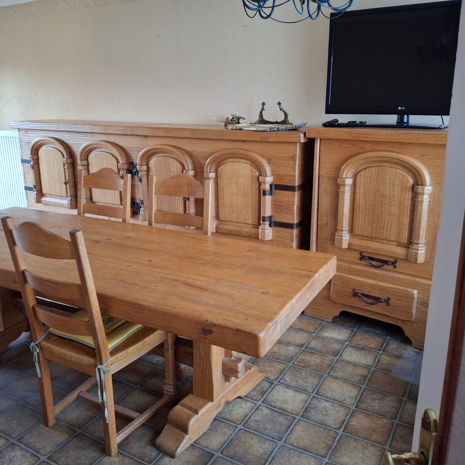 salle a manger  signer romano chêne massif .lustre en chêne, Enlèvement