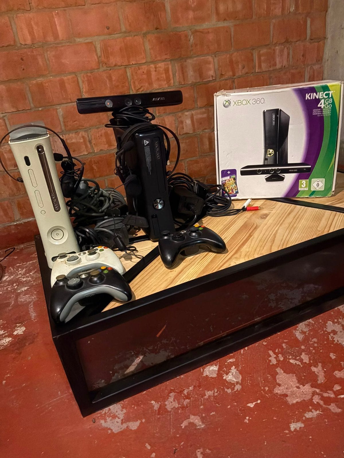 2 xbox 360 met 3 headset en 3 controllers en camera, Consoles de jeu & Jeux vidéo, Consoles de jeu | Xbox 360, Enlèvement
