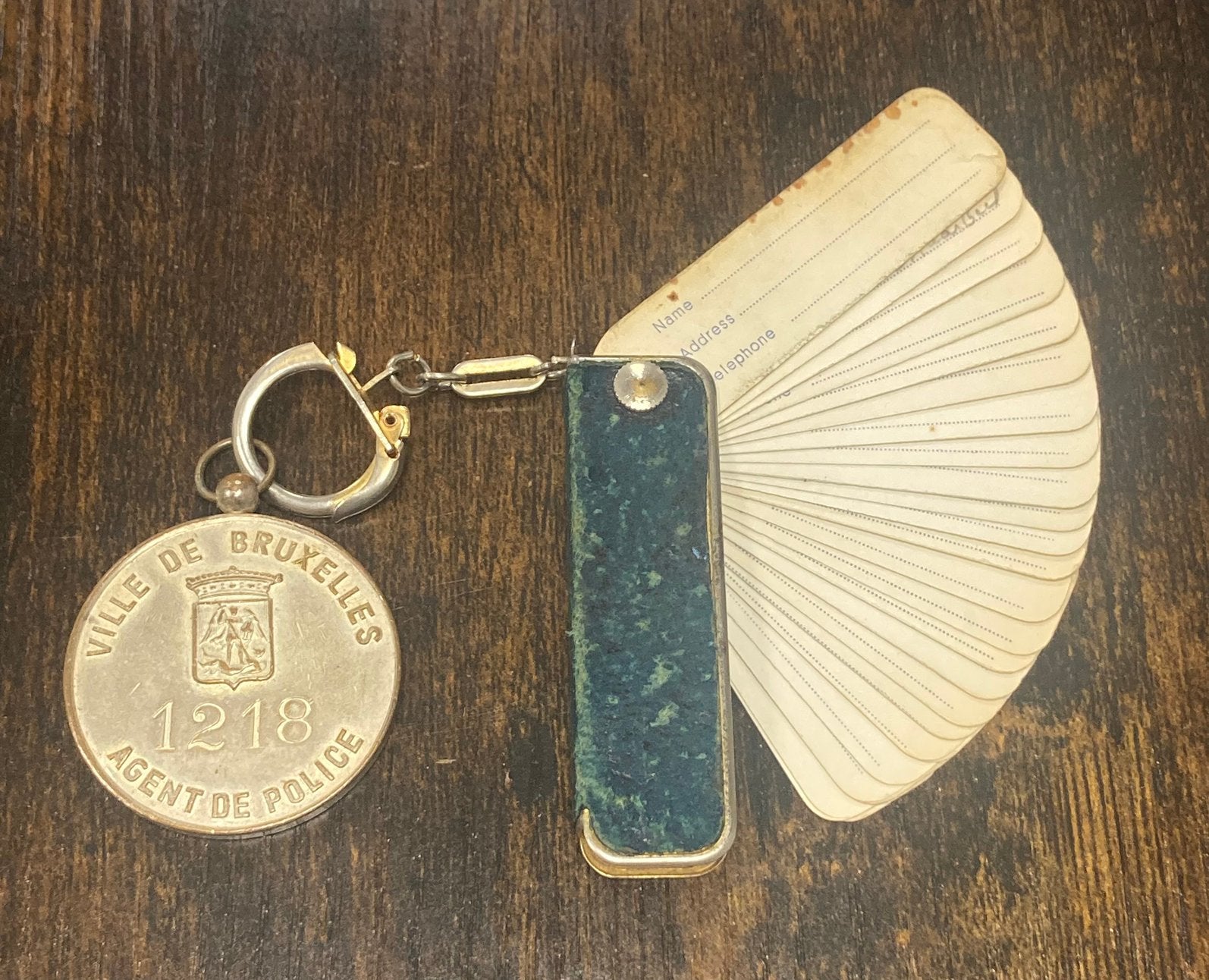 Badge de police + carnet d'adresses vintage, Collections, Enlèvement ou Envoi, Autres types