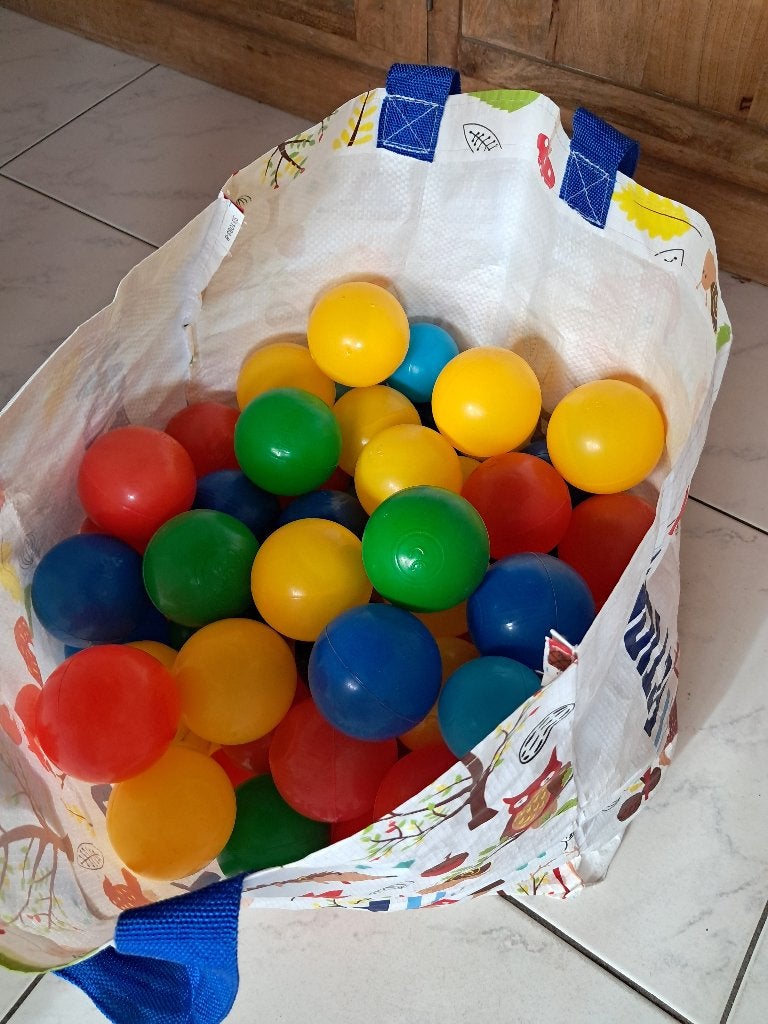 110 plastieken balletjes voor ballenbad, Ophalen of Verzenden, Gebruikt, Overige typen