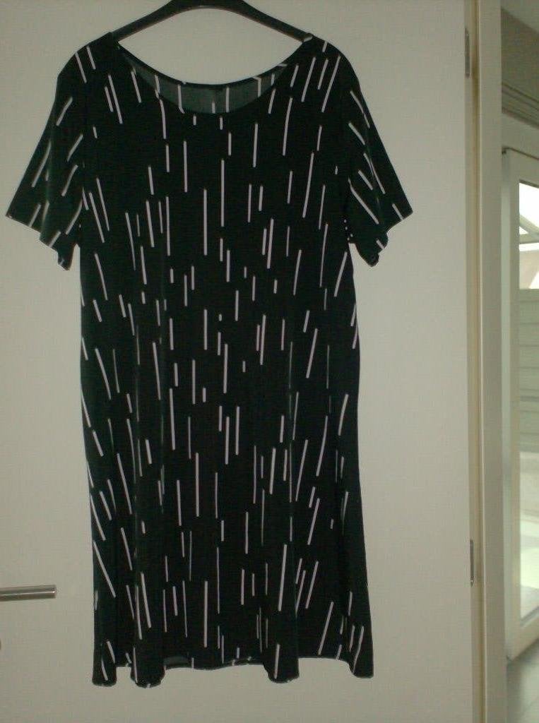 mooie jurk maat 48, Zwart, Maat 46/48 (XL) of groter, Ophalen of Verzenden, Zo goed als nieuw