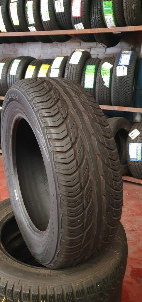 195/60R15 UNIROYAL top qualité avec montage et équilibrage, Enlèvement