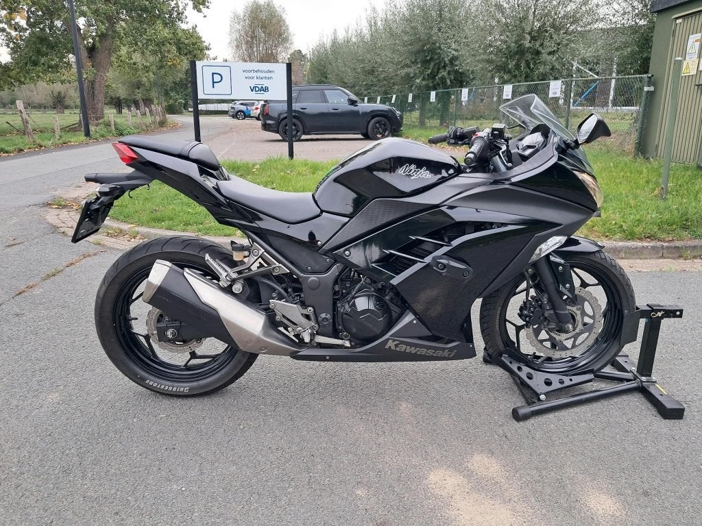 Kawasaki Ninja 300 ABS A2 rijbewijs met 14736km, 2 cilinders, Minimaal motorrijbewijs A2, ABS, Handgeschakeld