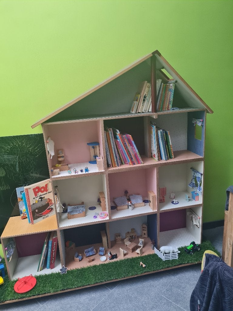 Groot poppenhuis/boekenkast (kinderopvang?), Enlèvement
