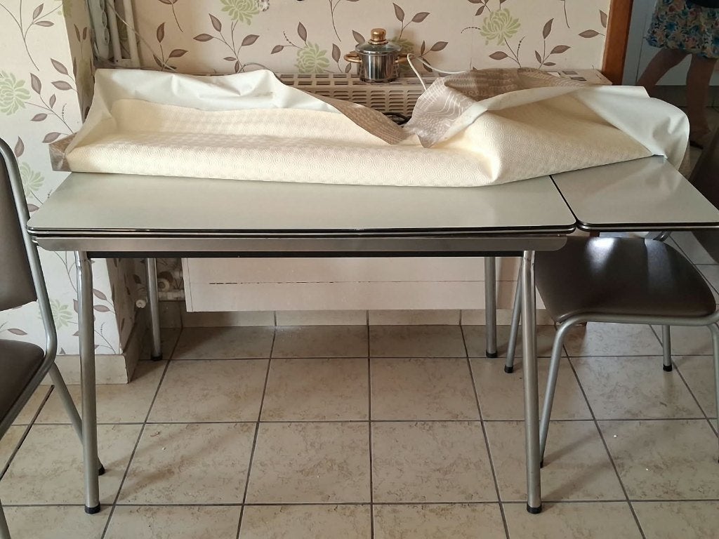 Table de cuisine vintage, Enlèvement