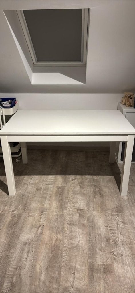 Uitschuifbare witte tafel, Ophalen, Zo goed als nieuw