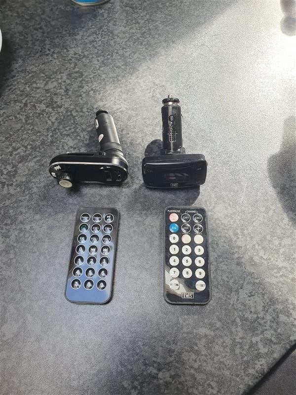 2 - USB FM modulator voor autoradio, Autos : Divers, Autoradios, Enlèvement ou Envoi, Comme neuf