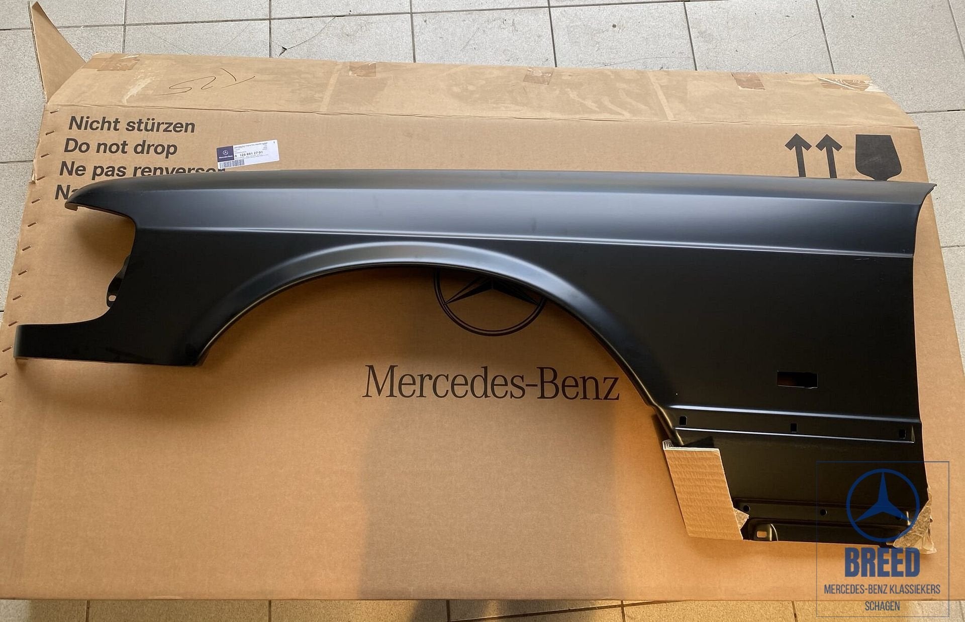 NOS voorscherm / spatbord links voor Mercedes-Benz W126, Ophalen, -, Nieuw, Spatbord