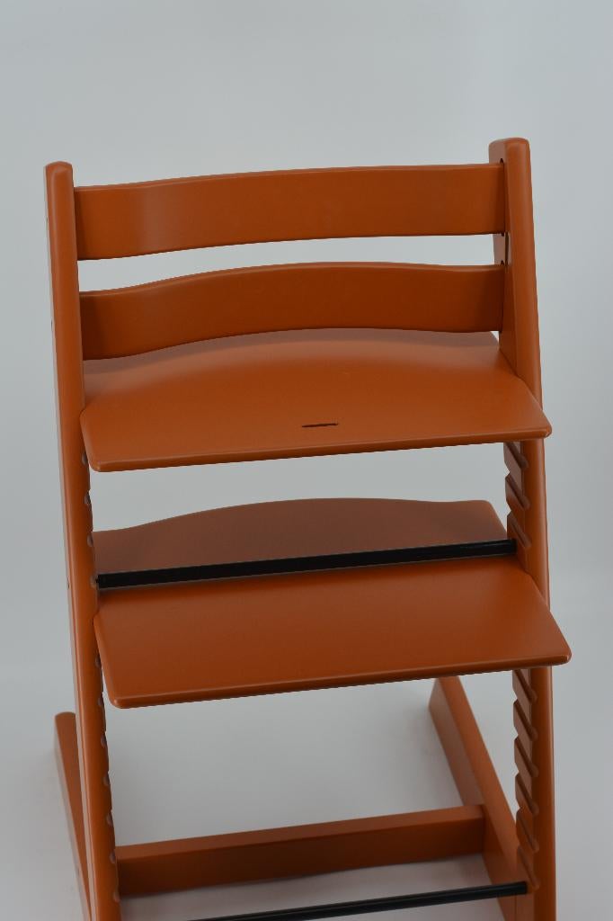 Stokke Tripp Trapp Lava Orange — Modèle reconditionné, Envoi, Comme neuf, Chaise évolutive, Ceinture(s)