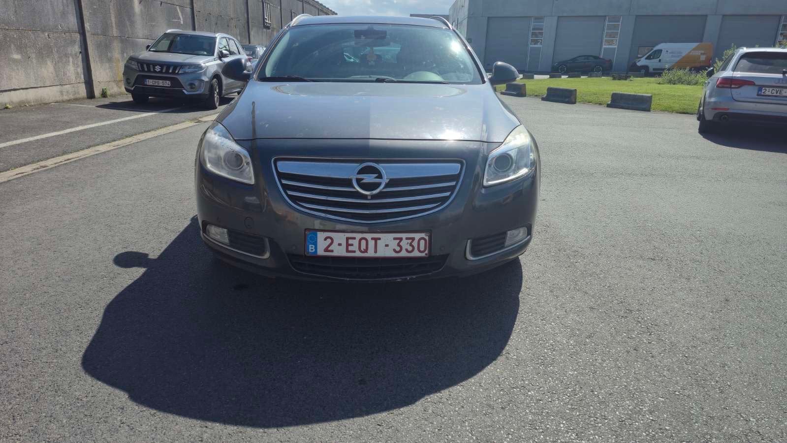 Opel insignia diesel 2.0cc sport tours start momenteel niet, Auto's, Voorwielaandrijving, Zwart, 4 cilinders, Leder en Stof